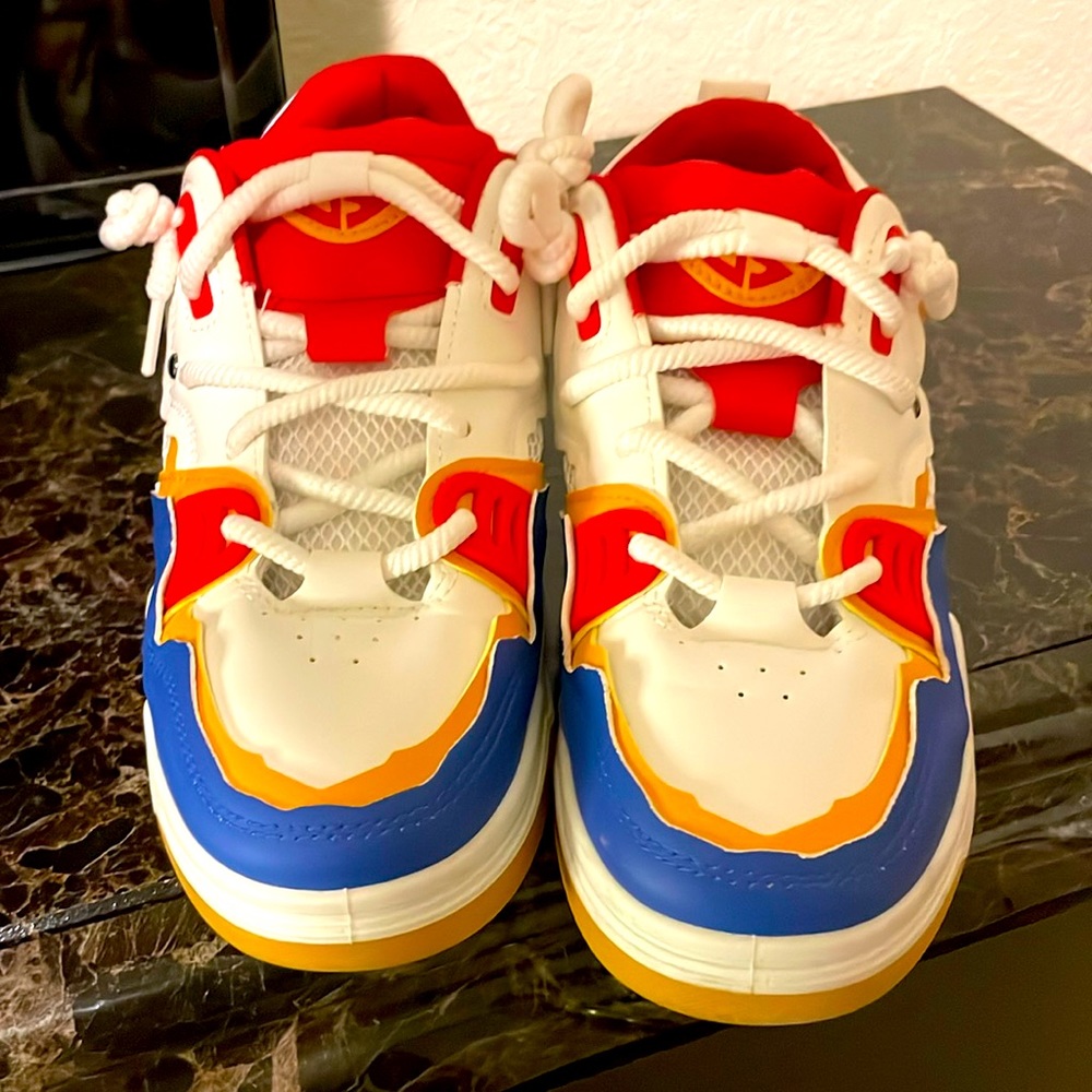 Solo wood sneaker.